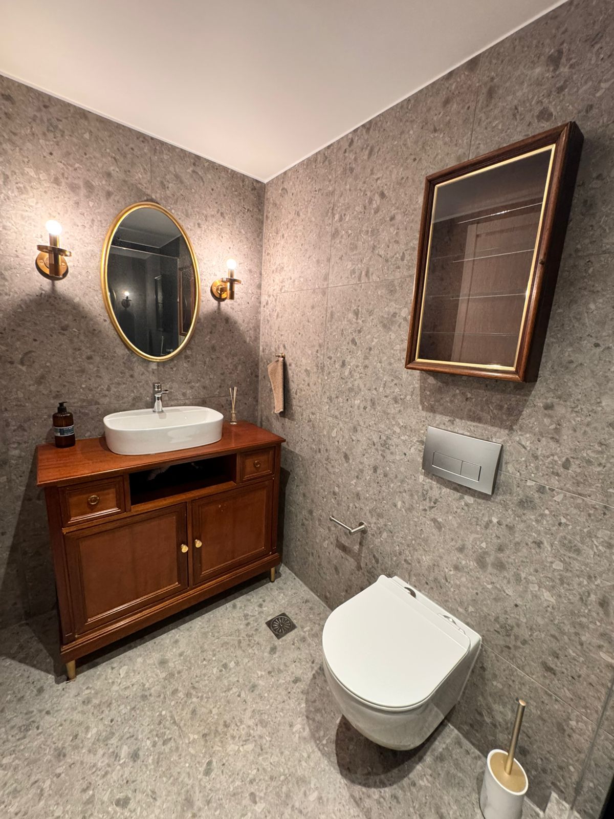 Mid-century modern  bathroom